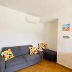Coral Apartment- Steps From Sea, Ac & Wifi Apartamento *
