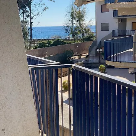 Coral Apartment- Steps From Sea, Ac & Wifi Giardini-Naxos
