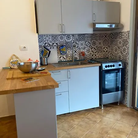 Apartamento Coral Apartment- Steps From Sea, Ac & Wifi Giardini-Naxos