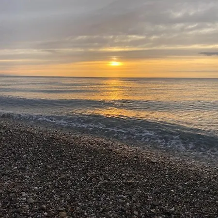 Coral Apartment- Steps From Sea, Ac & Wifi Giardini-Naxos