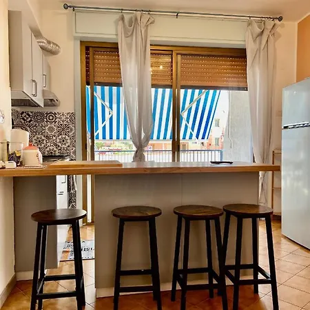 Coral Apartment- Steps From Sea, Ac & Wifi Giardini-Naxos