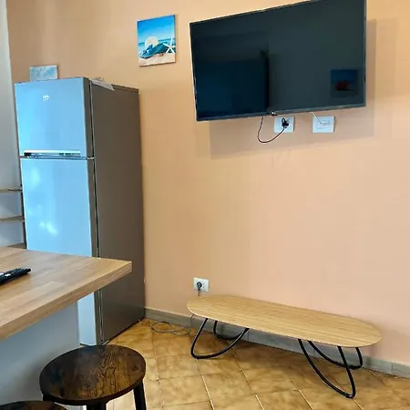 公寓 Coral Apartment- Steps From Sea, Ac & Wifi